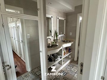 Importante chalet en venta frente a Plaza Del Agua