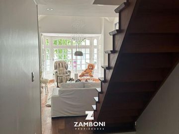 Importante chalet en venta frente a Plaza Del Agua