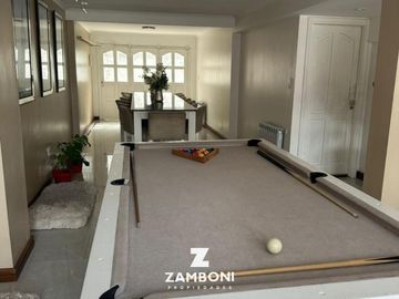 Importante chalet en venta frente a Plaza Del Agua