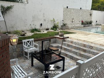 Importante chalet en venta frente a Plaza Del Agua