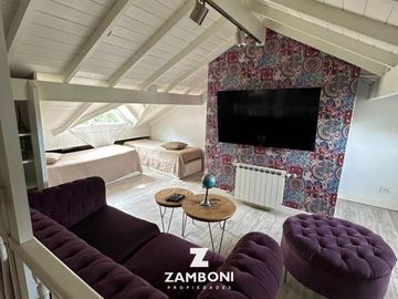 Importante chalet en venta frente a Plaza Del Agua