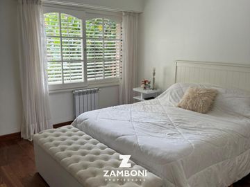 Importante chalet en venta frente a Plaza Del Agua