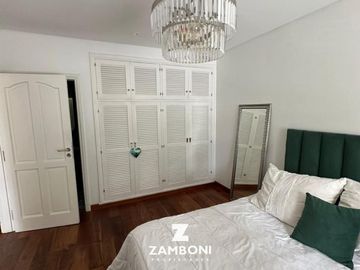 Importante chalet en venta frente a Plaza Del Agua