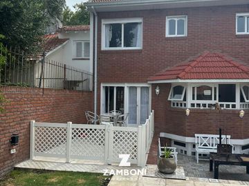 Importante chalet en venta frente a Plaza Del Agua