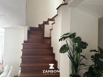 Importante chalet en venta frente a Plaza Del Agua