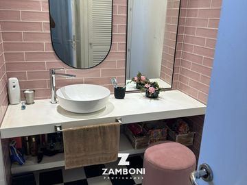 Importante chalet en venta frente a Plaza Del Agua