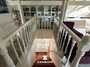 Importante chalet en venta frente a Plaza Del Agua