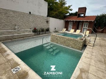 Importante chalet en venta frente a Plaza Del Agua