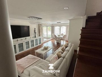 Importante chalet en venta frente a Plaza Del Agua