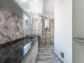 Increíble departamento de 4 ambientes refaccionado con balcón en venta