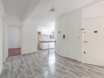 Increíble departamento de 4 ambientes refaccionado con balcón en venta