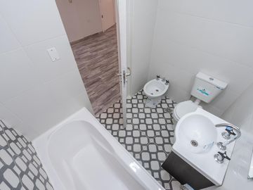 Increíble departamento de 4 ambientes refaccionado con balcón en venta