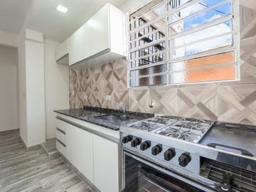 Increíble departamento de 4 ambientes refaccionado con balcón en venta