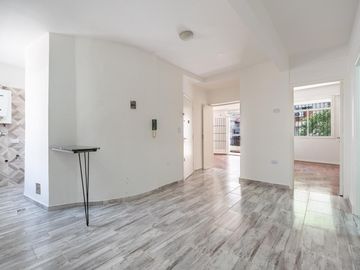 Increíble departamento de 4 ambientes refaccionado con balcón en venta