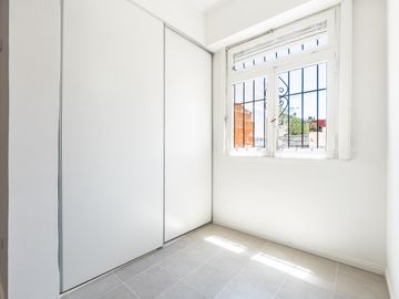 Increíble departamento de 4 ambientes refaccionado con balcón en venta