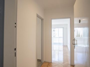 DEPARTAMENTO-VENTA-3 AMB. CON BALCON CERRADO-TODO A NUEVO-BELLEZA-CABALLITO