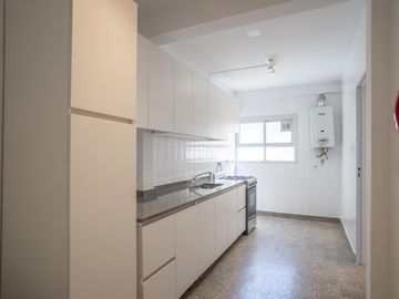 DEPARTAMENTO-VENTA-3 AMB. CON BALCON CERRADO-TODO A NUEVO-BELLEZA-CABALLITO