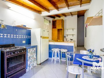 Casa en venta en Beccar Dos locales con amplia vivienda, apta para usos múltiples. Lote 353 m2.
