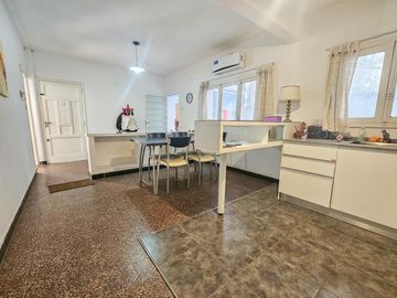 VENTA. Departamento tres dormitorios reciclado en Barrio Martin, Rosario