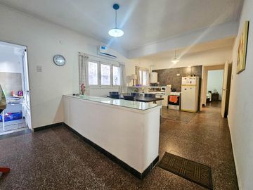 VENTA. Departamento tres dormitorios reciclado en Barrio Martin, Rosario