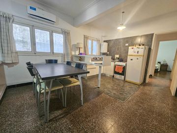 VENTA. Departamento tres dormitorios reciclado en Barrio Martin, Rosario