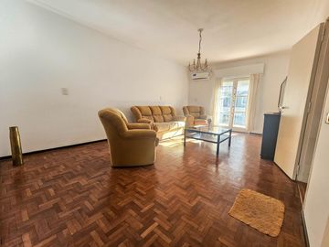 VENTA. Departamento tres dormitorios reciclado en Barrio Martin, Rosario