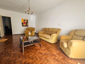 VENTA. Departamento tres dormitorios reciclado en Barrio Martin, Rosario