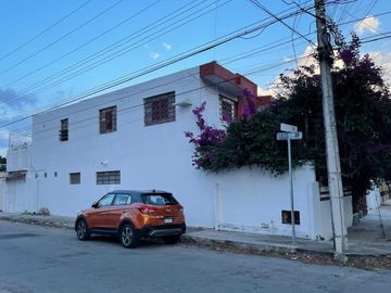 Casa de 5 Recámaras en Residencial Pensiones Mérida Yucatán