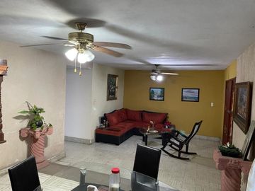 Casa de 5 Recámaras en Residencial Pensiones Mérida Yucatán