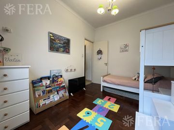 Venta de casa de 4 ambientes con cochera en Bernal