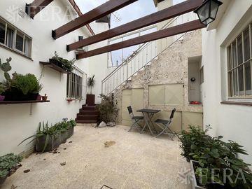 Venta de casa de 4 ambientes con cochera en Bernal
