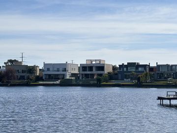 Casa en  Venta a la laguna en Las Tipas Nordelta