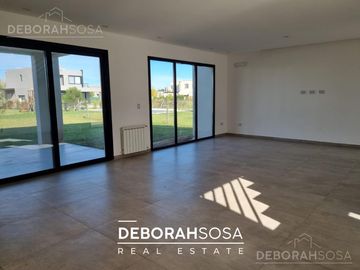Casa en venta alquiler 5 ambientes pileta Barrio privado El Naudir Escobar