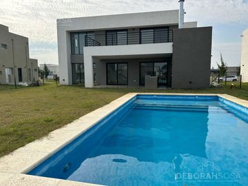 Casa en venta alquiler 5 ambientes pileta Barrio privado El Naudir Escobar