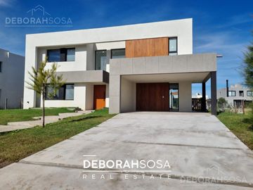 Casa en venta alquiler 5 ambientes pileta Barrio privado El Naudir Escobar