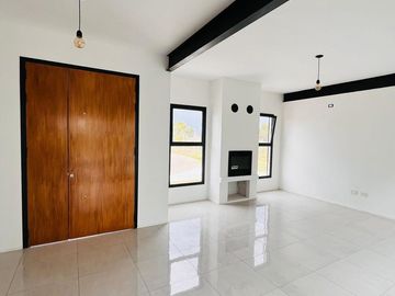 Casa en venta - 3 Dormitorios 3 Baños - 828mts2 - La Plata