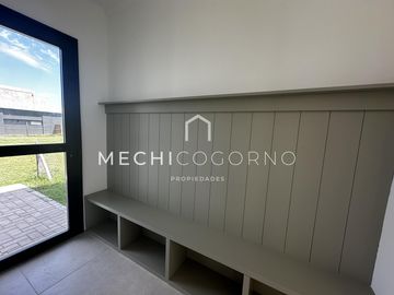 Casa 4 dormitorios venta en Santa Ana, Villa Nueva