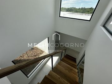 Casa 4 dormitorios venta en Santa Ana, Villa Nueva