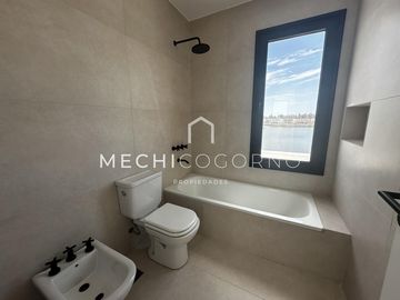 Casa 4 dormitorios venta en Santa Ana, Villa Nueva