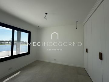 Casa 4 dormitorios venta en Santa Ana, Villa Nueva