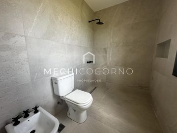 Casa 4 dormitorios venta en Santa Ana, Villa Nueva