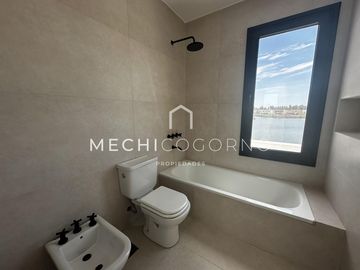 Casa 4 dormitorios venta en Santa Ana, Villa Nueva