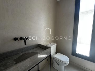Casa 4 dormitorios venta en Santa Ana, Villa Nueva