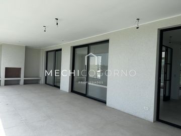Casa 4 dormitorios venta en Santa Ana, Villa Nueva