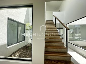 Casa 4 dormitorios venta en Santa Ana, Villa Nueva
