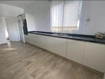 RBS. EN VENTA, DIVINA CASA EN SANTA GUADALUPE, PILAR DEL ESTE