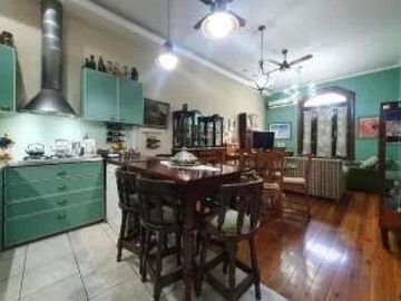 Casa en venta - 4 Dormitorios 3 Baños - Cochera - 195Mts2 - Villa Luro