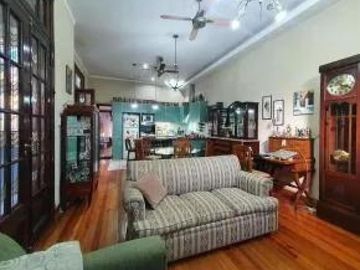 Casa en venta - 4 Dormitorios 3 Baños - Cochera - 195Mts2 - Villa Luro