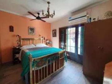 Casa en venta - 4 Dormitorios 3 Baños - Cochera - 195Mts2 - Villa Luro