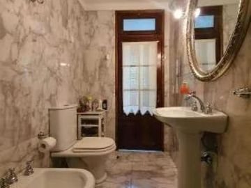 Casa en venta - 4 Dormitorios 3 Baños - Cochera - 195Mts2 - Villa Luro